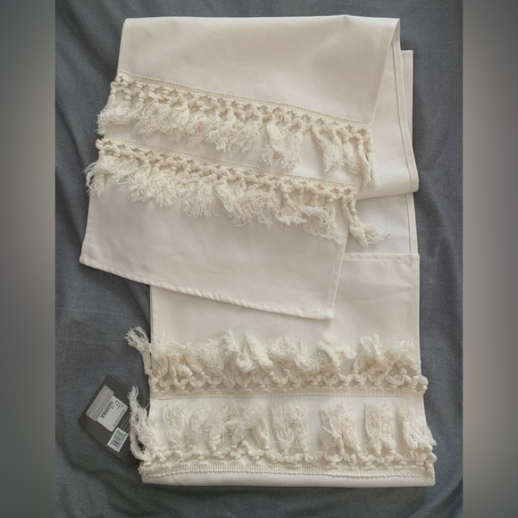 NWT Levtex White Table Runner with Tassel Trim - Picture 4 of 4